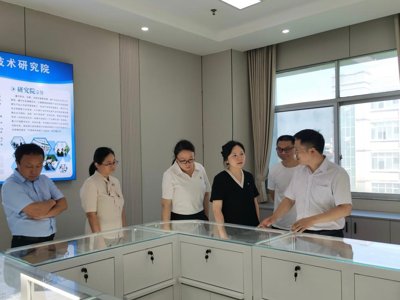 校党委常委、副校长陈云霞带队赴高安考察调研