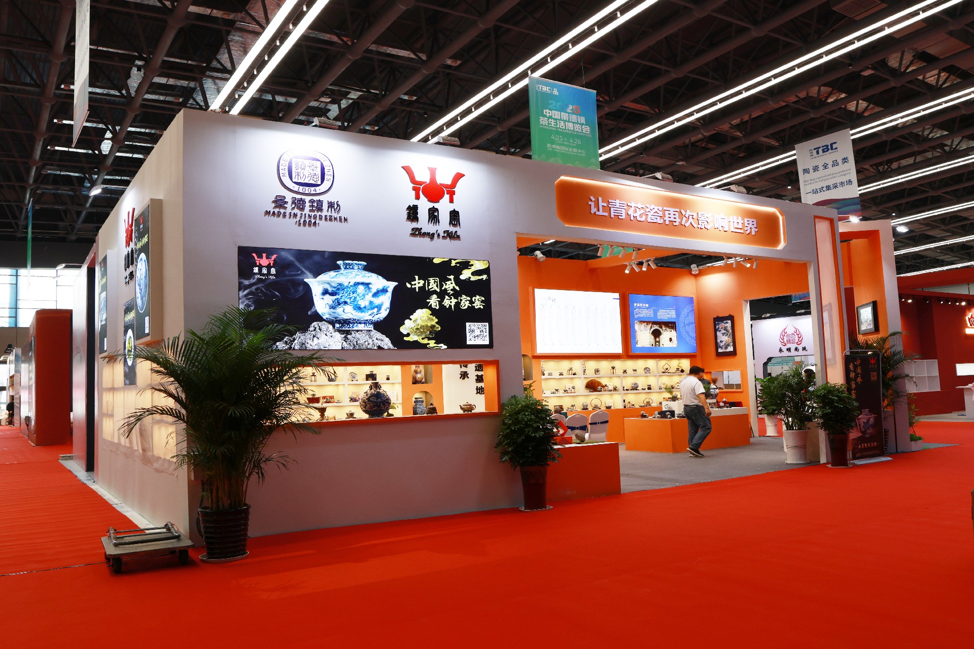 **钟家窑国风青花茶器闪耀2025景德镇茶博会，非遗技艺对话现代茶生活** (图8)