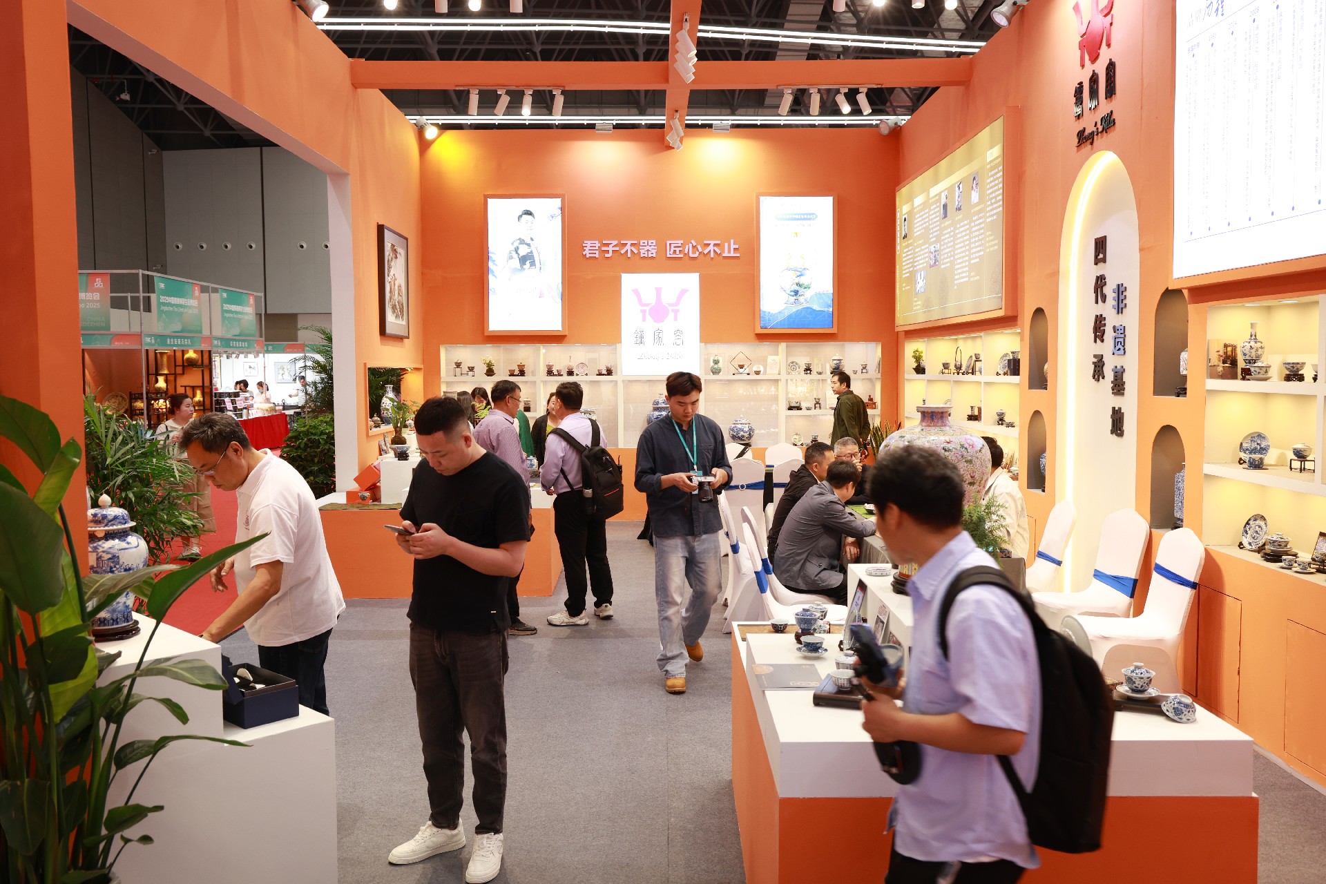 **钟家窑国风青花茶器闪耀2025景德镇茶博会，非遗技艺对话现代茶生活** (图6)