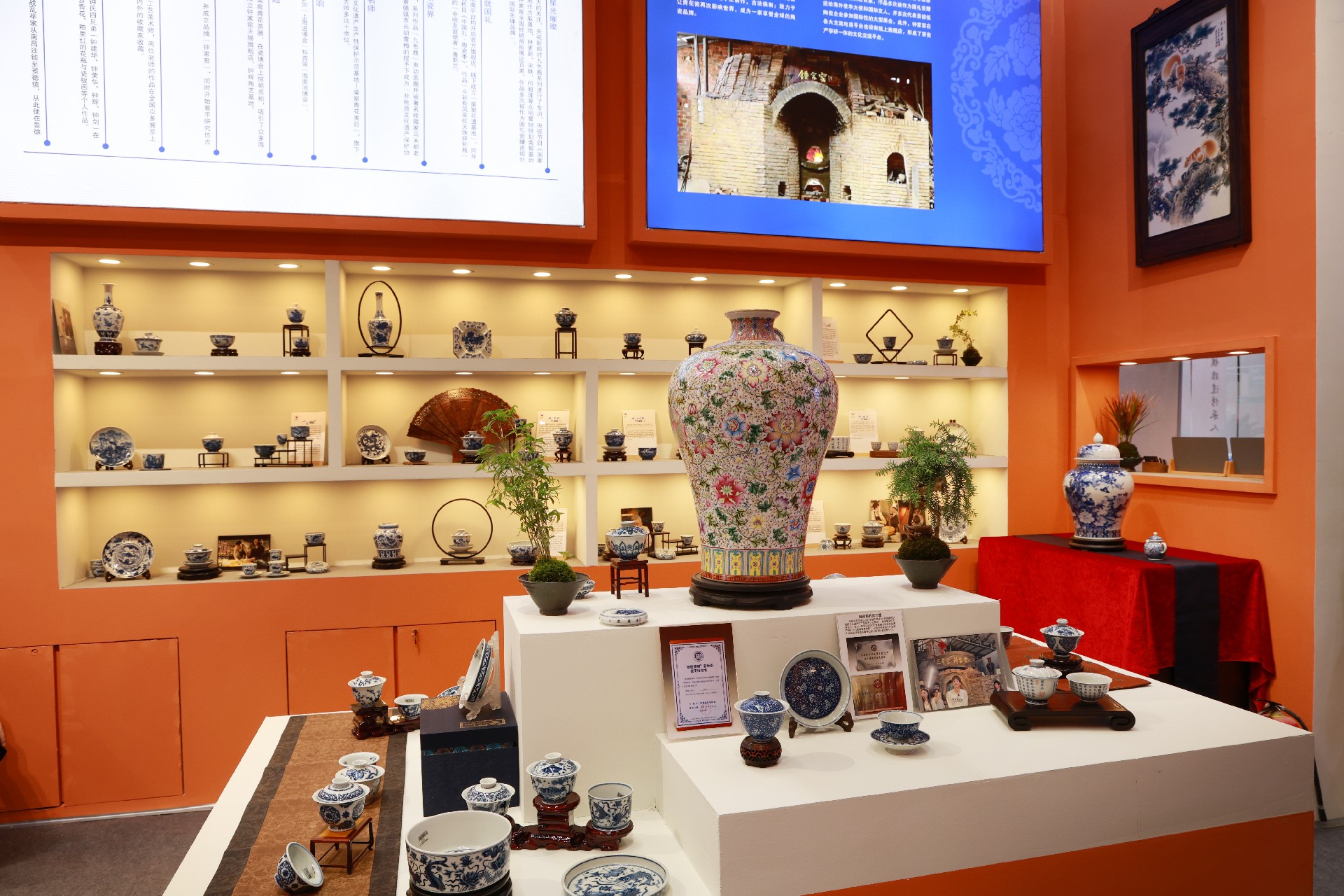 **钟家窑国风青花茶器闪耀2025景德镇茶博会，非遗技艺对话现代茶生活** (图4)