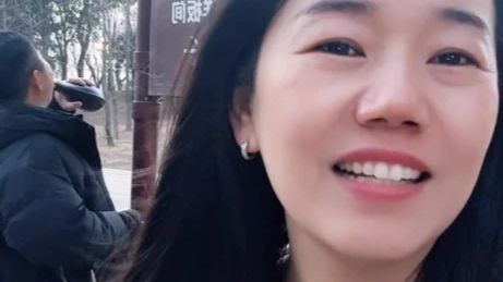 老公喝大了太丢脸，媳妇在旁边幸灾乐祸，结果自己走了 #家庭趣事