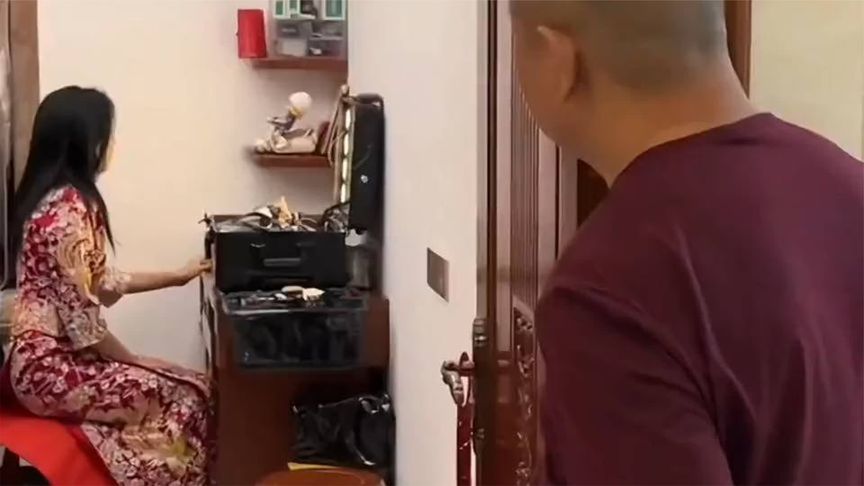 “坚强了一辈子的父亲，却败在了女儿出嫁那一刻” #父女情深