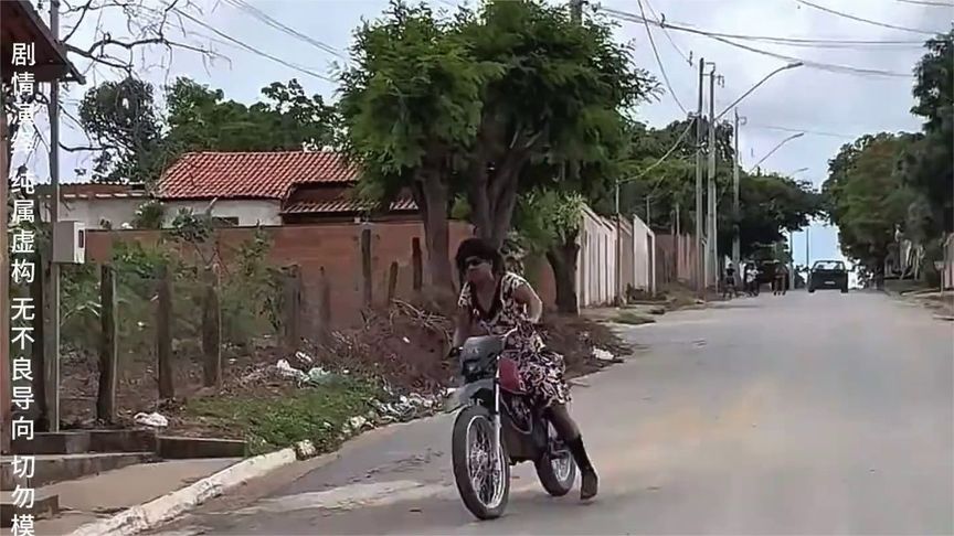 我嘞猴来，这摩托车一个敢骑一个敢坐，可叫你摆置好了。