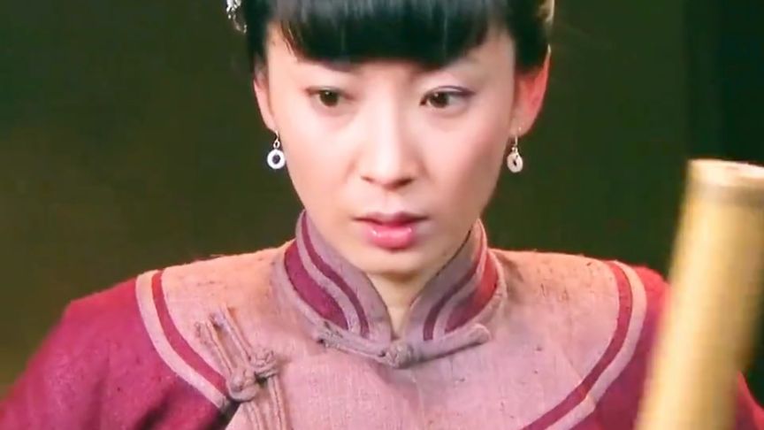 抗战剧：女人将奶水滴进酒缸里，没想到酒生意非常火爆