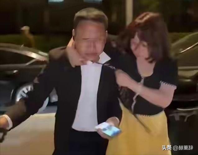 常州女乘客当街殴打网约车司机后续:正脸曝光社死，赔钱只是开始-图1