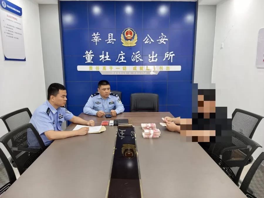 男子接亲返回途中闲聊，得知新娘秘密后突遭晴天霹雳：果断报警！新娘和其父母共计6人被抓，9.7万彩礼被追回-图4