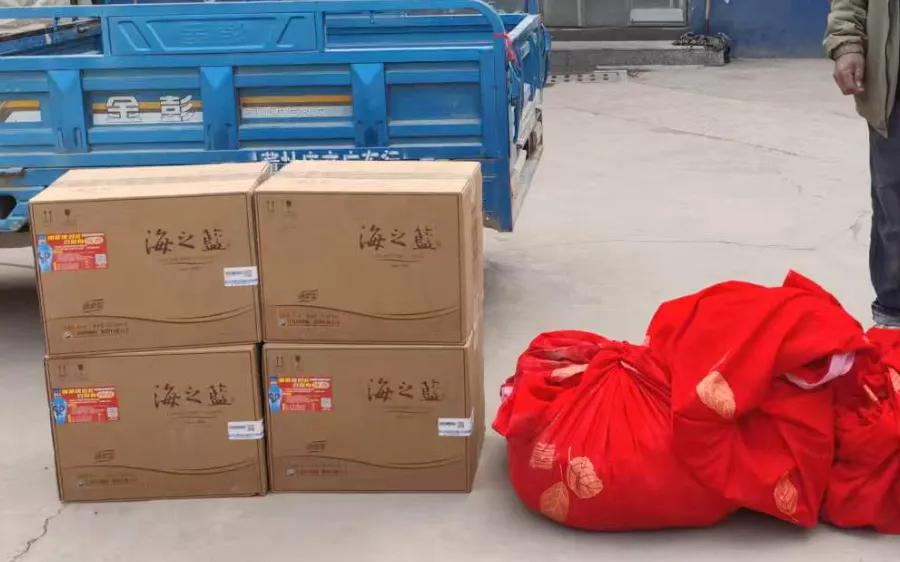 男子接亲返回途中闲聊，得知新娘秘密后突遭晴天霹雳：果断报警！新娘和其父母共计6人被抓，9.7万彩礼被追回-图2
