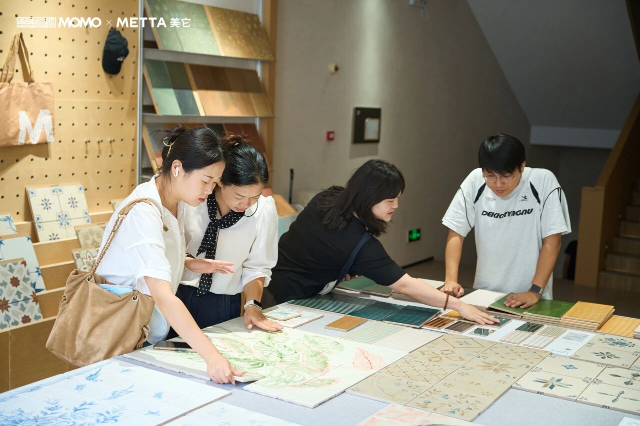 墨墨瓷砖亮相佛山陶博会：以全品类原创设计展示空间搭配新路径