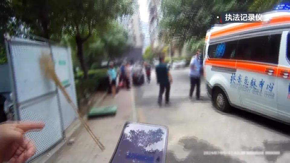两人打架,一人被拖把杆打伤一个月后去世,北京市第二中级人民法院:打人者被判刑10年-图2